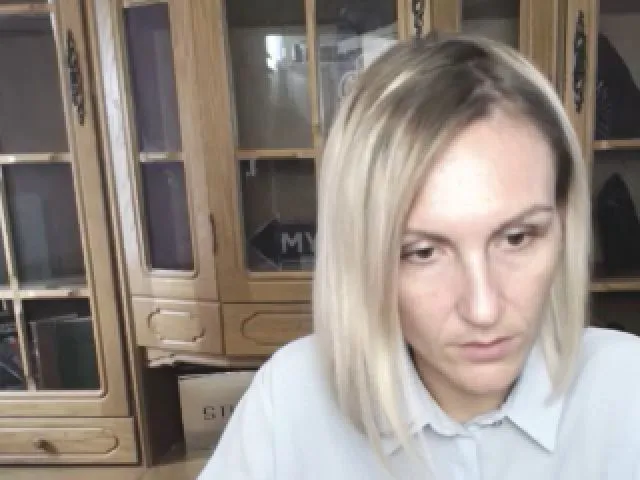 Live sex webcam photo for MiliEsiens #256233217