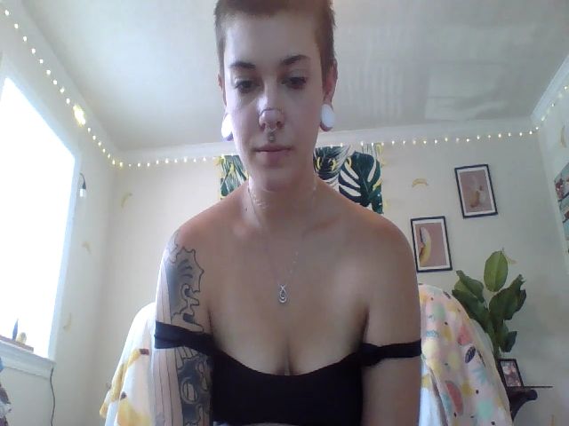 Live sex webcam photo for PonyoLovesHam #262240800