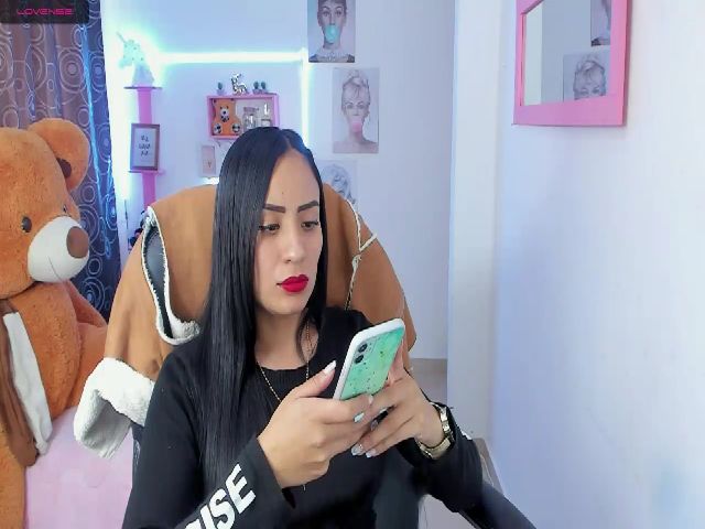 Live sex webcam photo for Paulina2700 #256943765