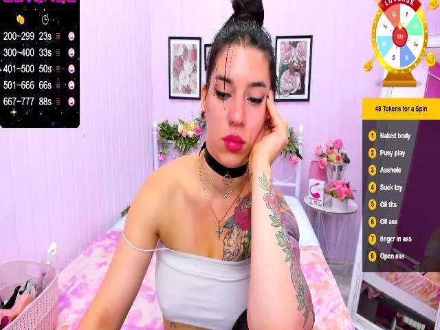Live sex webcam photo for Laya_Gorgeous #258042524