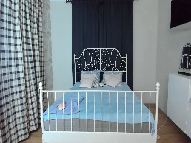 Live sex webcam photo for A11yson #256103597