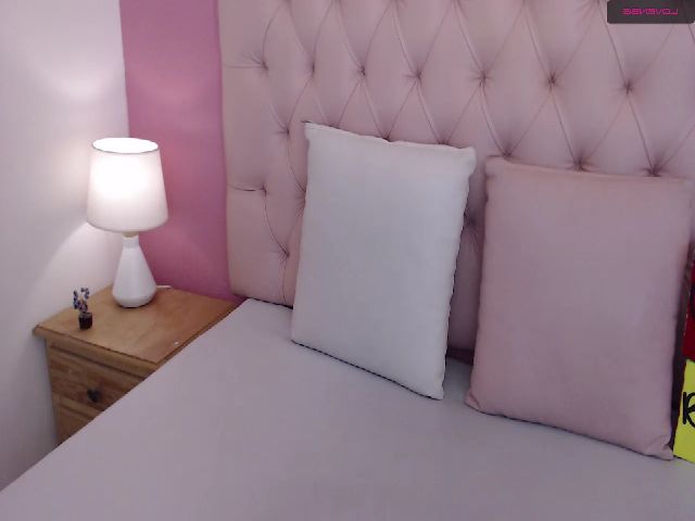 Live sex webcam photo for Keyra_R #262710428