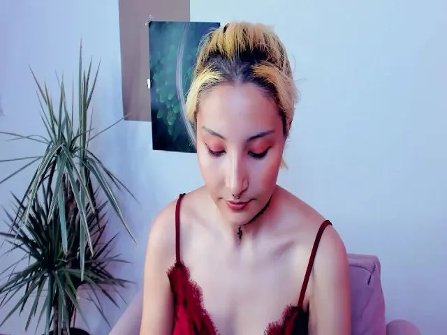 Live sex webcam photo for KarenIo #253400819