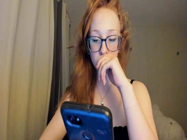 Live sex webcam photo for Haileystormxo #252948256