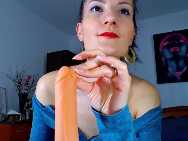 Live sex webcam photo for SexyAylin4u #249235317