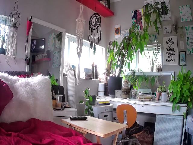 Live sex webcam photo for Sexylexi211 #257800487