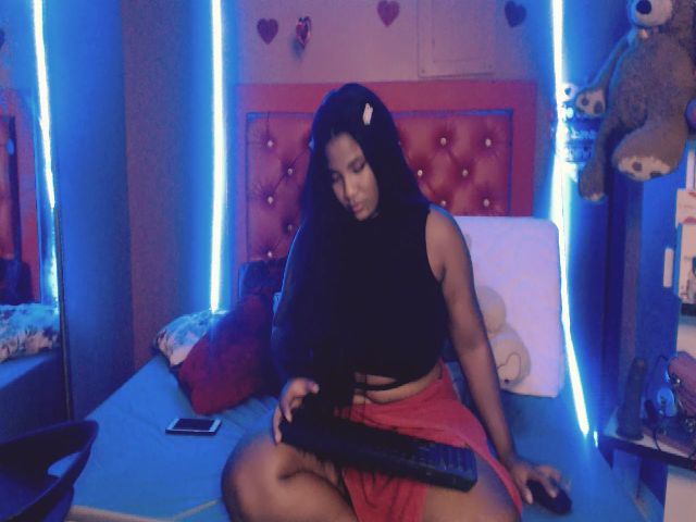 Live sex webcam photo for ELSIEMORRIS #264012502