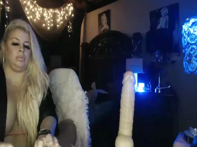 Live sex webcam photo for XtinaStar #254342895