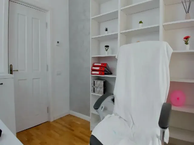 Live sex webcam photo for VanessaCroft #260556308