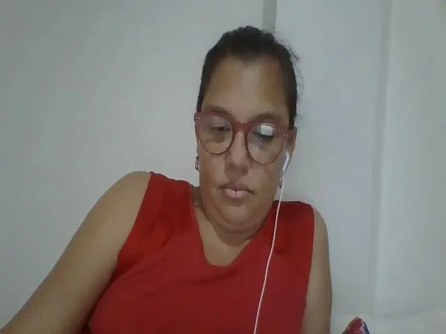 Live sex webcam photo for SweetLola01 #254996400