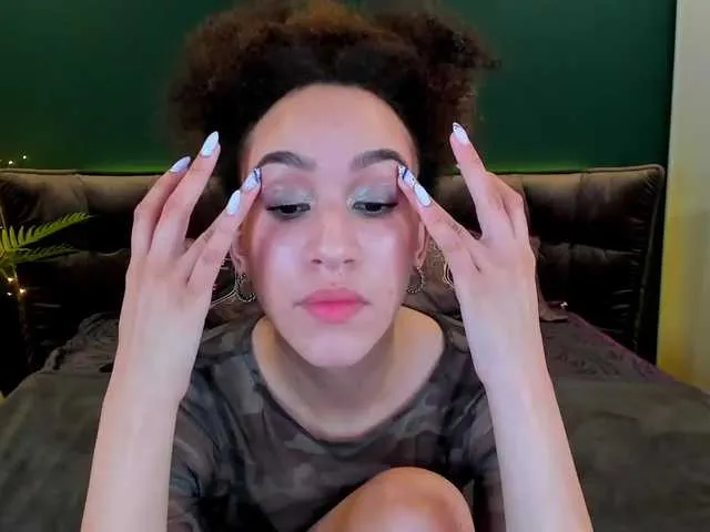 Live sex webcam photo for RaffaelaC #241375417