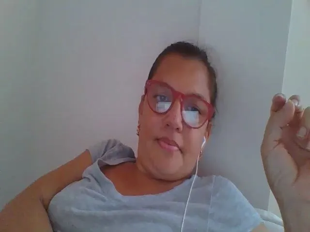 Live sex webcam photo for SweetLola01 #258893669