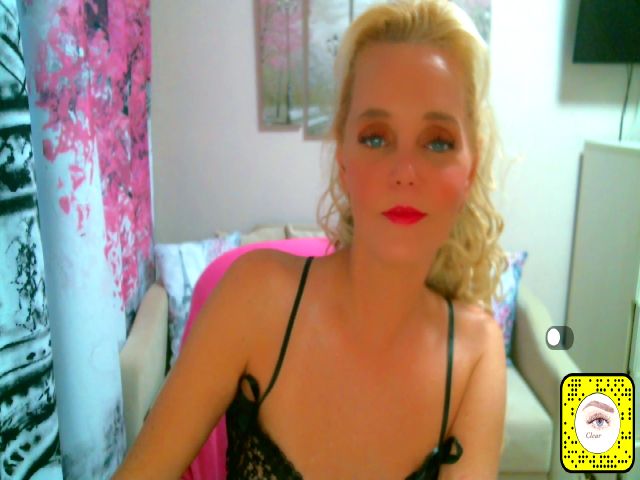 Live sex webcam photo for ChristiRoses #263215984