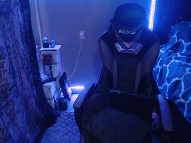 Live sex webcam photo for Lexilady22 #253130476