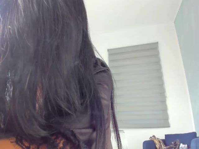 Live sex webcam photo for LiliThV2 #260463748