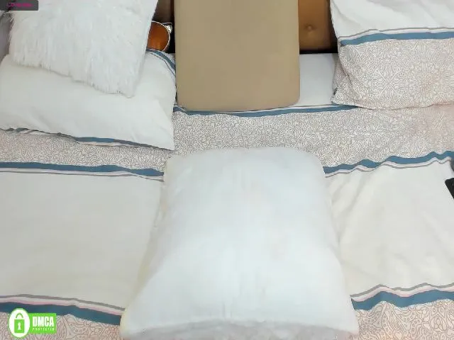 Live sex webcam photo for Evelyn__lee #264038450