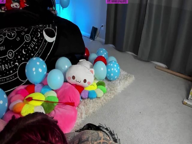 Live sex webcam photo for KasaraWood #254996533