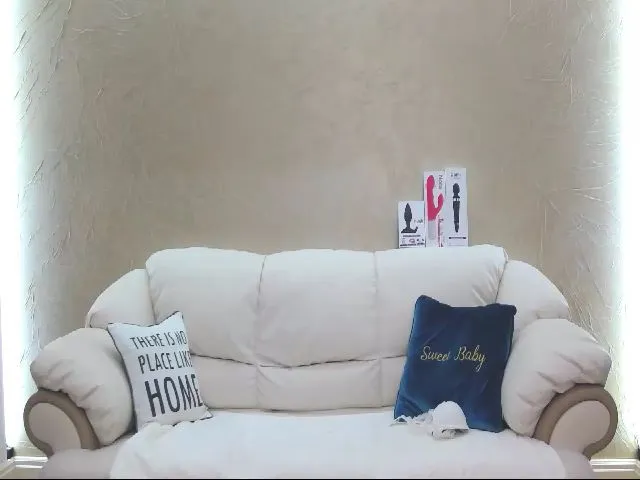 Live sex webcam photo for JulieDalton #255264692