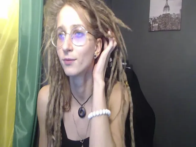 Live sex webcam photo for KINKYkeira #258667606