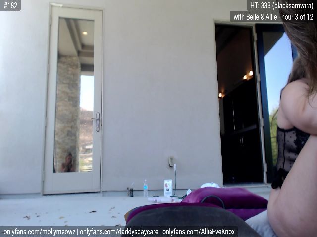 Live sex webcam photo for MollyMeowz #259472952