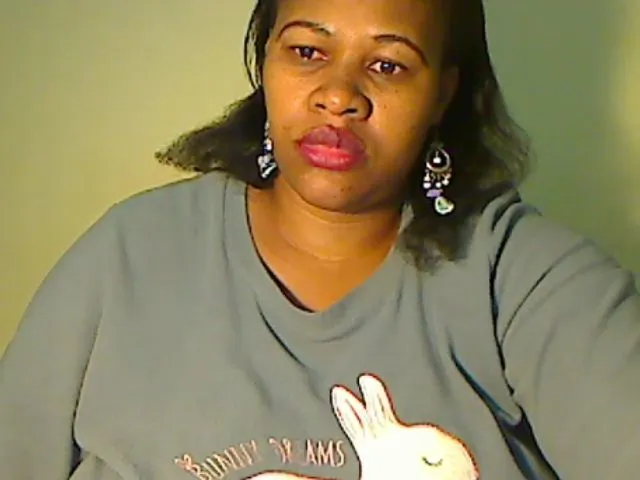 Live sex webcam photo for Bustylisa83 #254144407