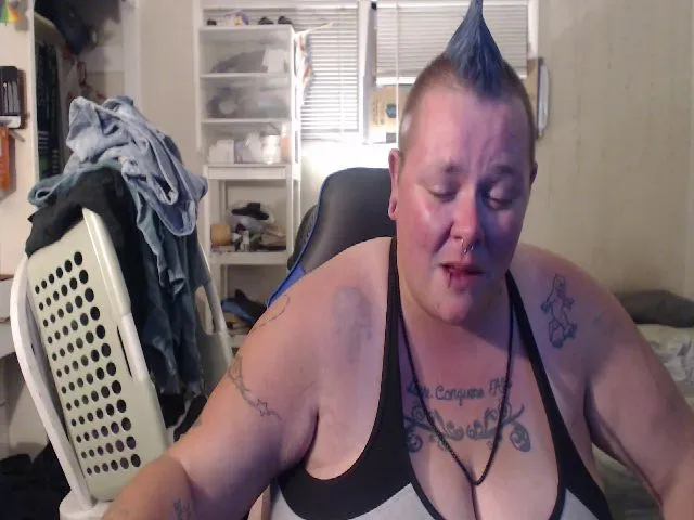 Live sex webcam photo for PunkChick420 #258044597