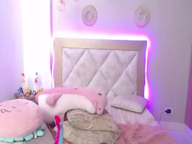 Live sex webcam photo for Sophie_pink18 #258756926