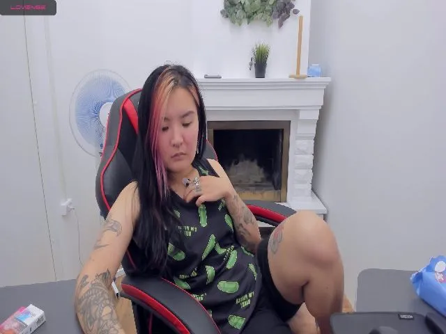 Live sex webcam photo for YukiOra #252973426