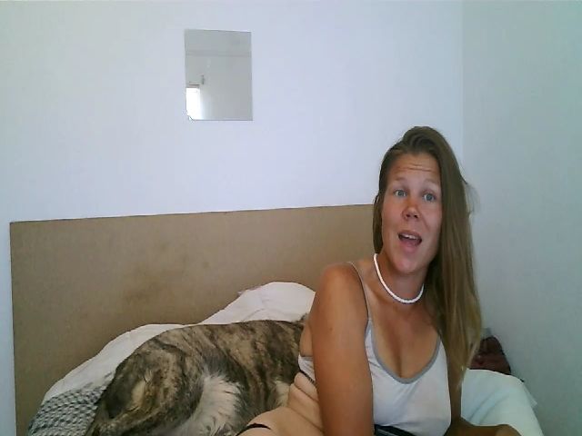 Live sex webcam photo for CallMeMaria #264284592