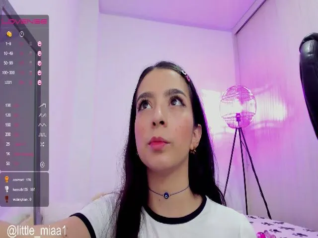 Live sex webcam photo for Little_Miaa1 #253993677