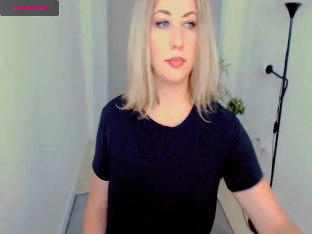 Live sex webcam photo for JIJISPA #255528618