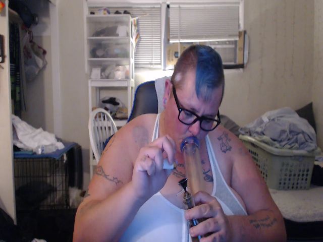 Live sex webcam photo for PunkChick420 #265394993