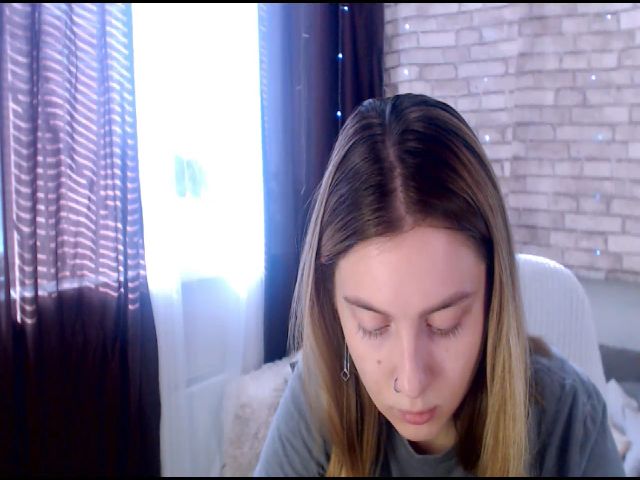 Live sex webcam photo for CumMeaRiver #261079851