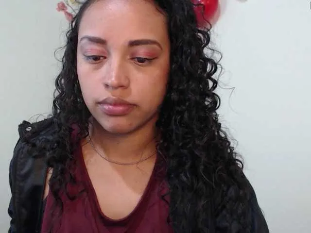 Live sex webcam photo for Angeluxxx #241111505