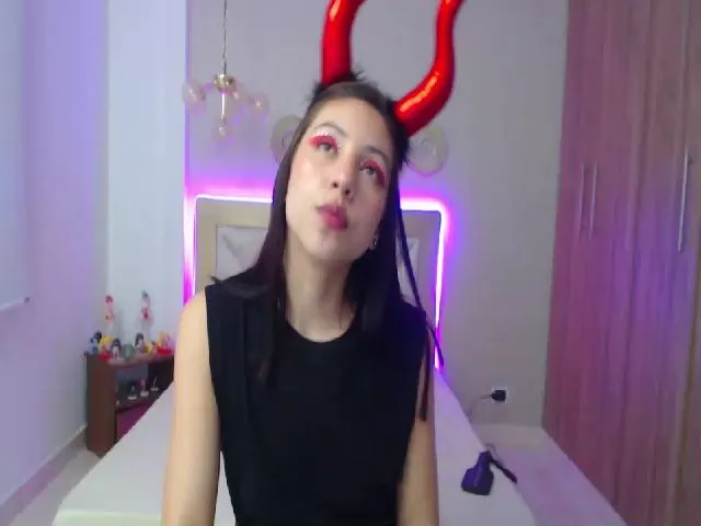 Live sex webcam photo for Emily_evans18 #260364844