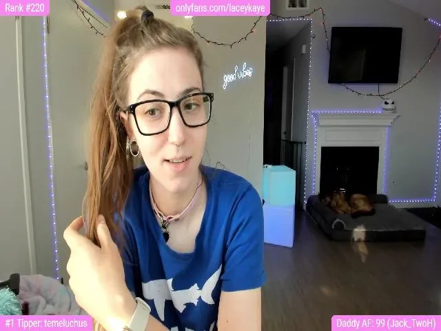 Live sex webcam photo for TheSharkQueen #261039441