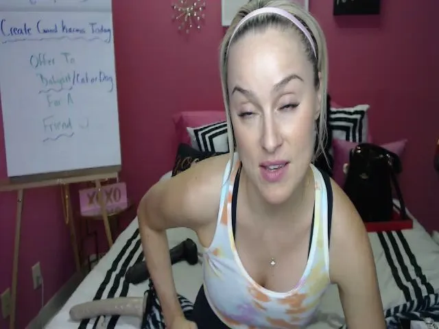 Live sex webcam photo for GoddessNadia #261511708