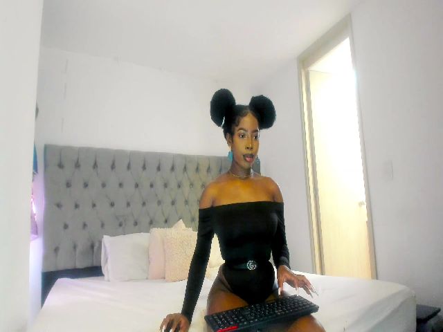 Live sex webcam photo for Afro__Goddess #265553387