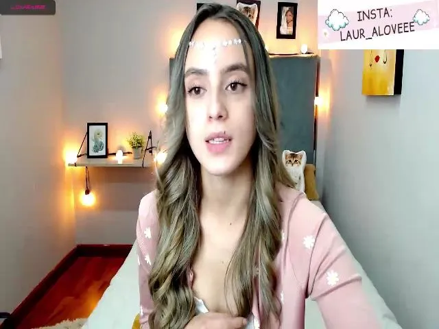 Live sex webcam photo for Laura_Lovee_ #260317131