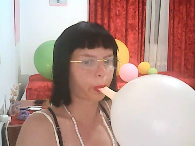 Live sex webcam photo for araartist #257722775