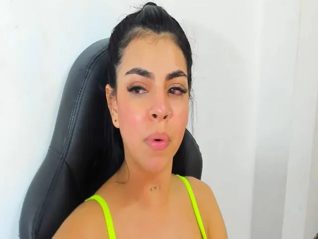 Live sex webcam photo for Miss_kim18 #253263580