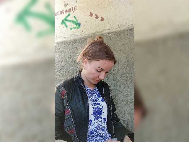 Live sex webcam photo for Alenushka888 #242414932