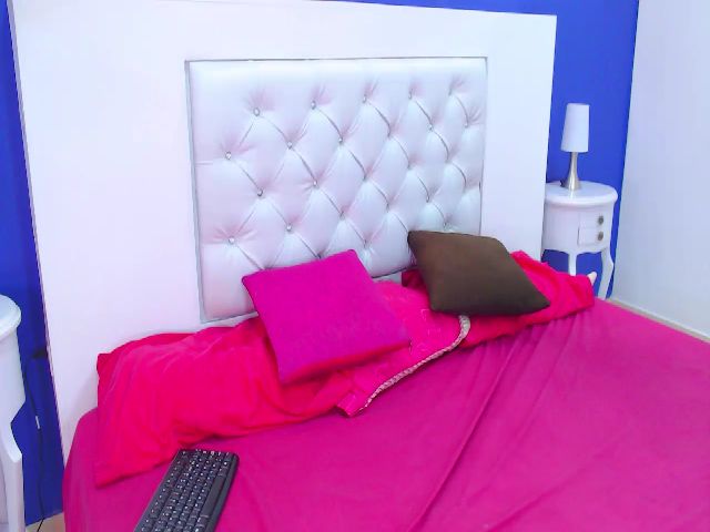 Live sex webcam photo for Scarlett_1801 #260288452