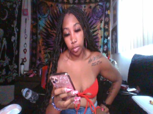 Live sex webcam photo for hennyhoneypot #257892415