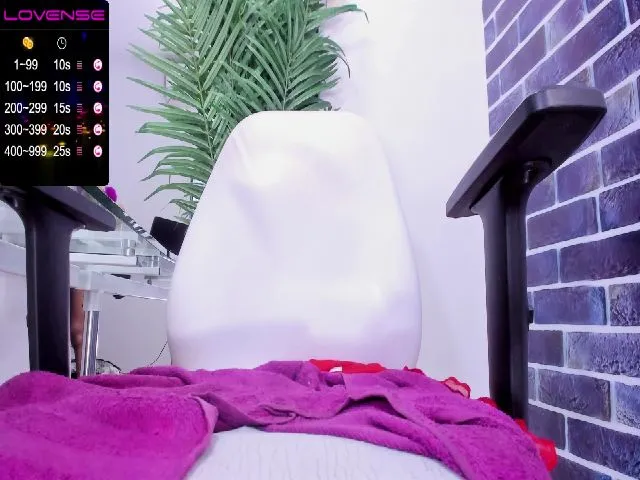 Live sex webcam photo for KervelinRoger #260373174