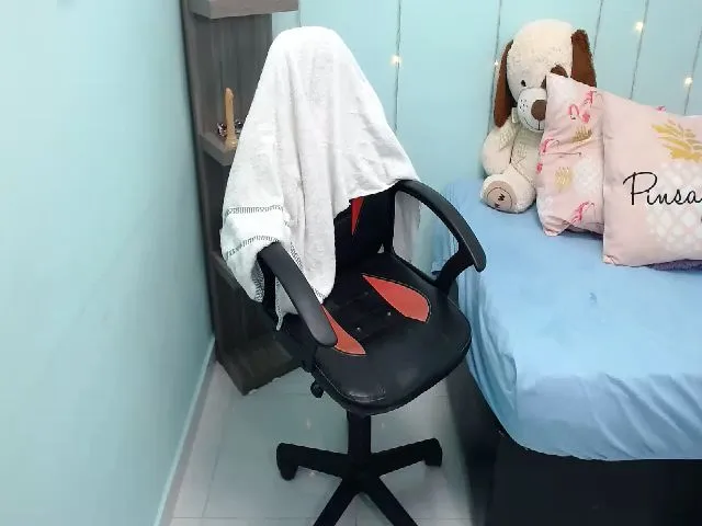 Live sex webcam photo for JENELOTIZZ #261670149