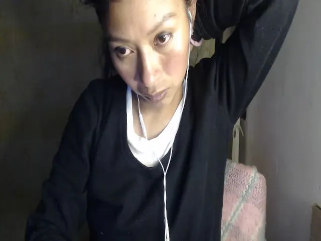 Live sex webcam photo for CHILENITAHOT #255544423