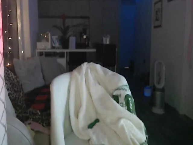 Live sex webcam photo for Itsivyblue #258474881