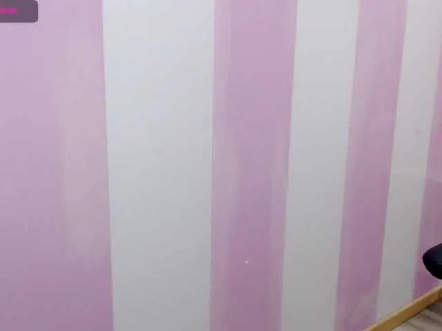 Live sex webcam photo for xPrettyhellen #252673143