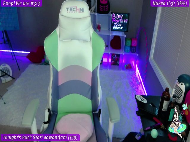 Live sex webcam photo for LexaLuv #253644406